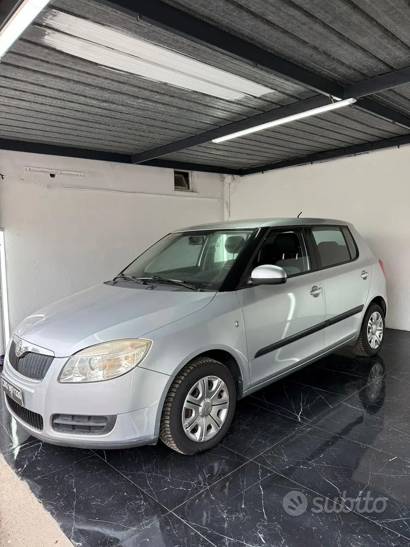 Skoda Fabia 2009 photo 3