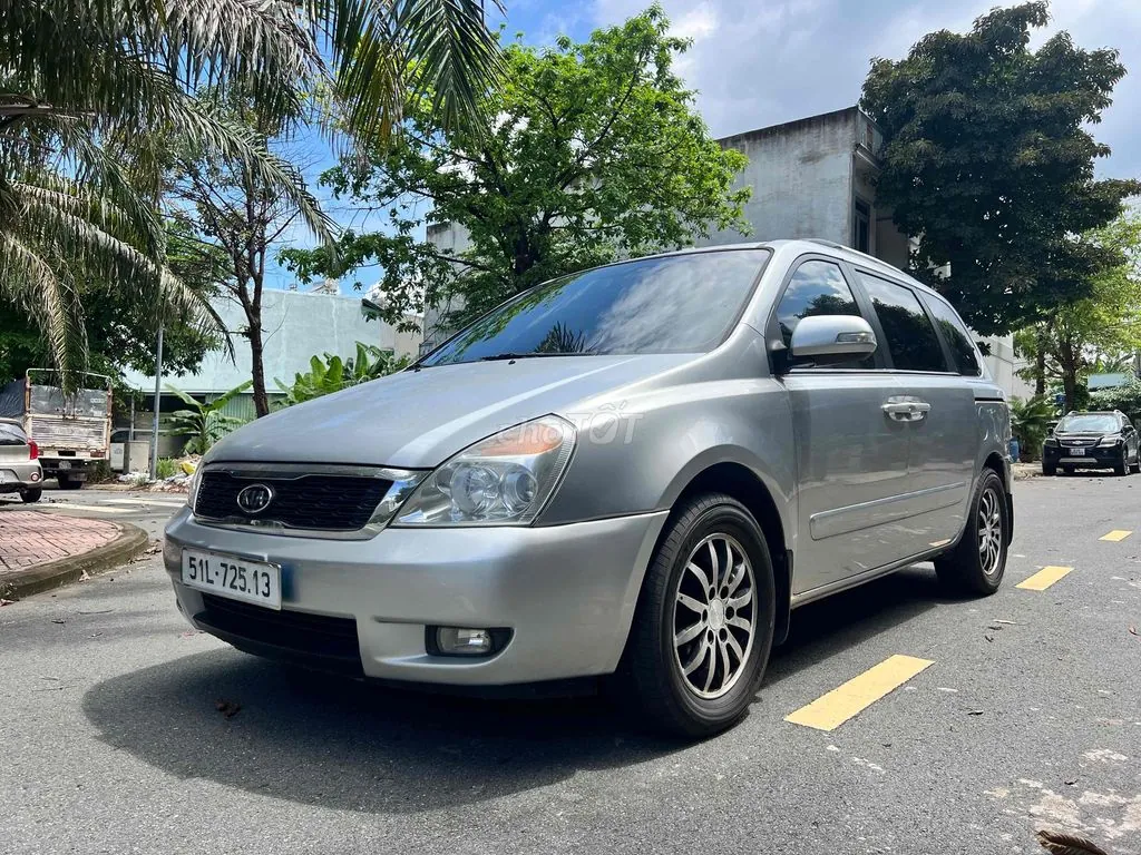 Kia Carnival 2010 photo 3