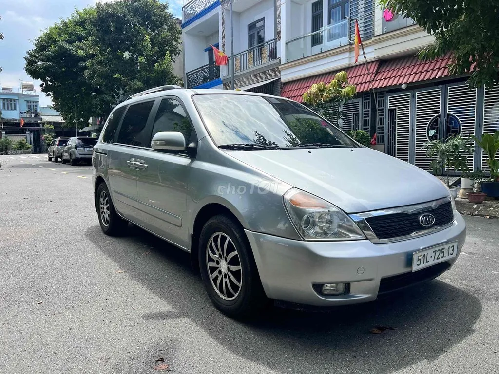 Kia Carnival 2010 photo 2