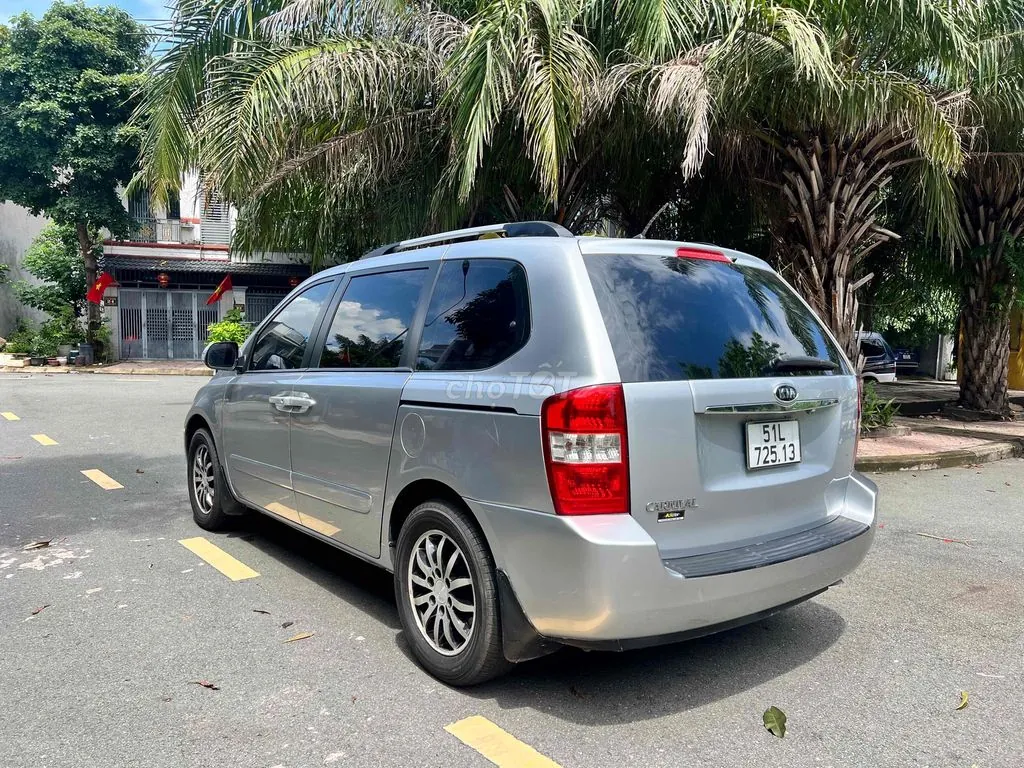 Kia Carnival 2010 photo 5
