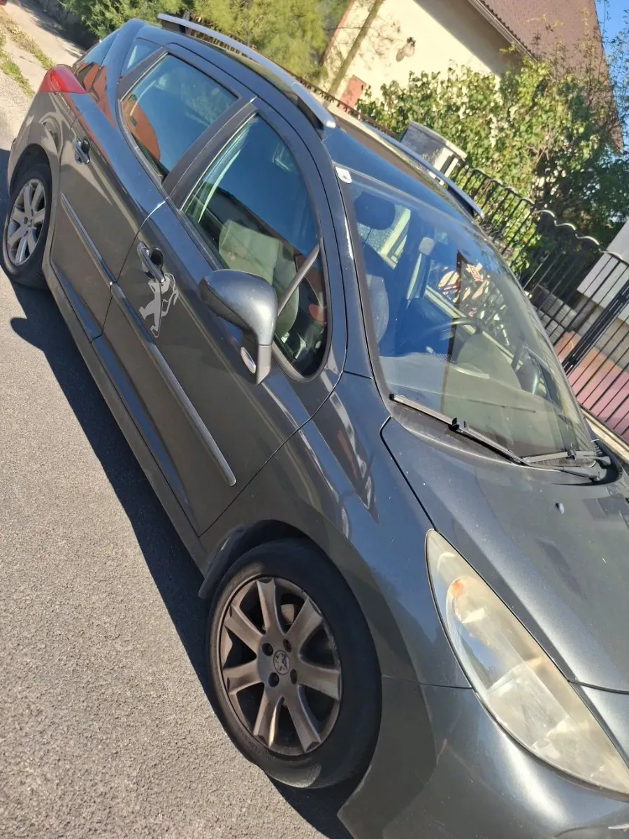 Peugeot 207 2008 photo 3