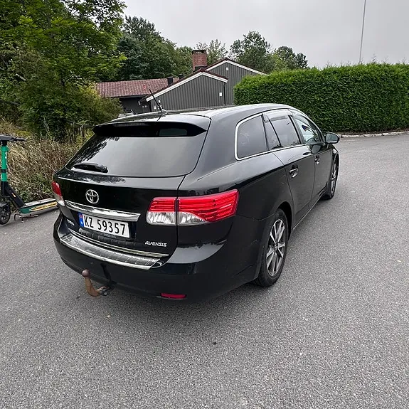 Toyota Avensis 2012 photo 4