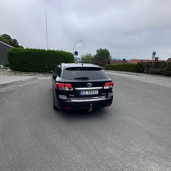 Toyota Avensis 2012 photo 3