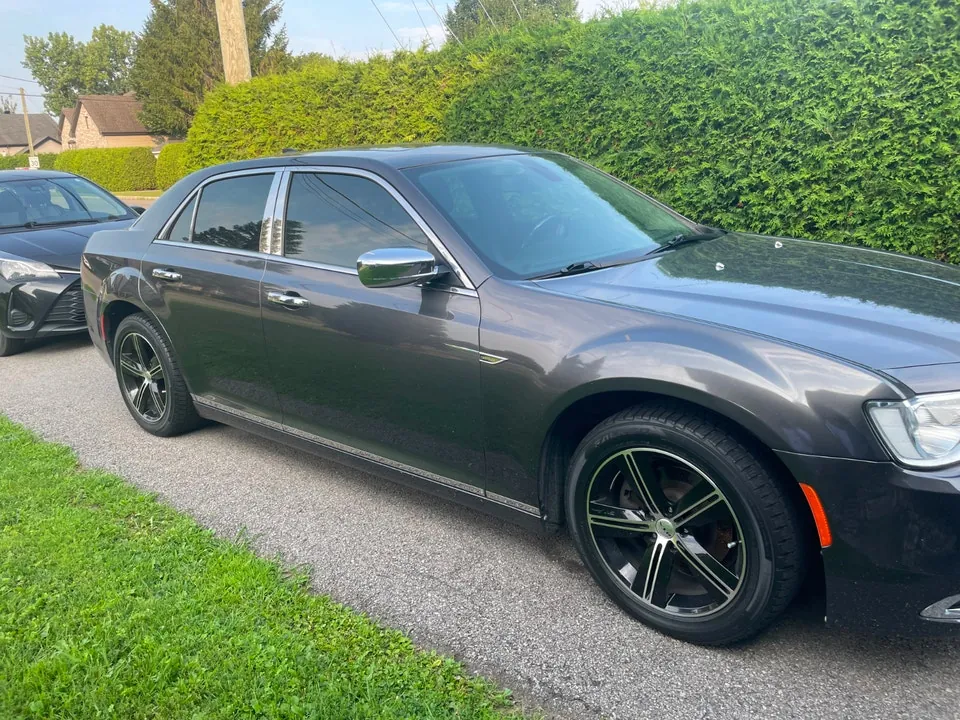 Chrysler 300 2018 photo 2