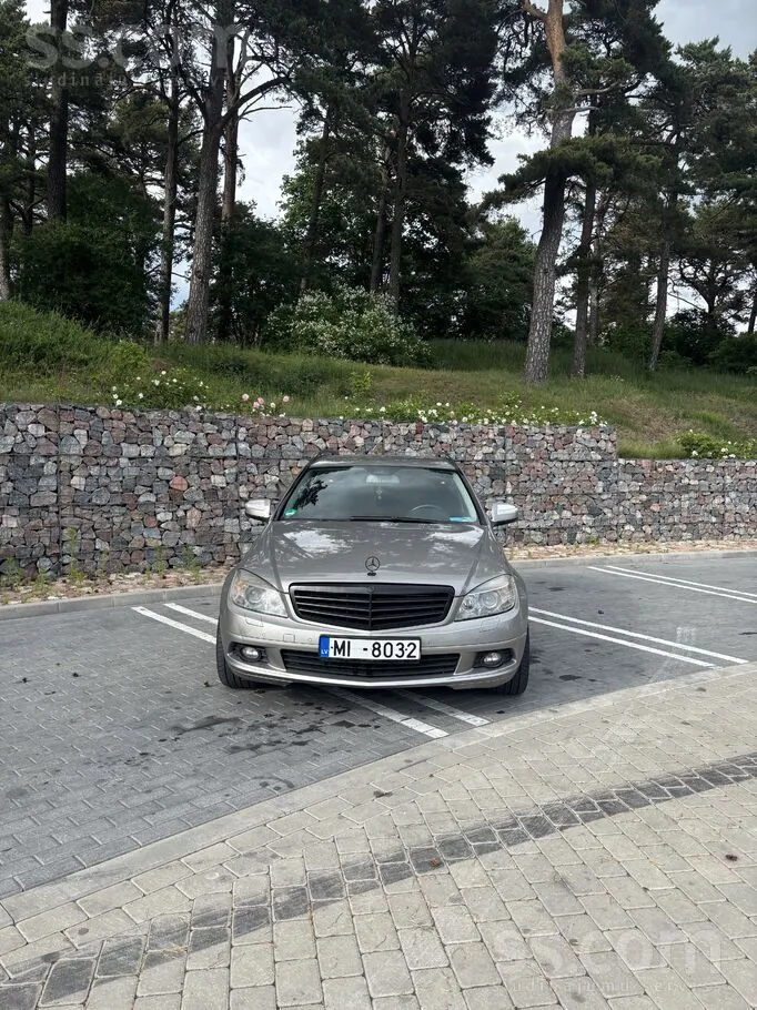 Mercedes-Benz C220