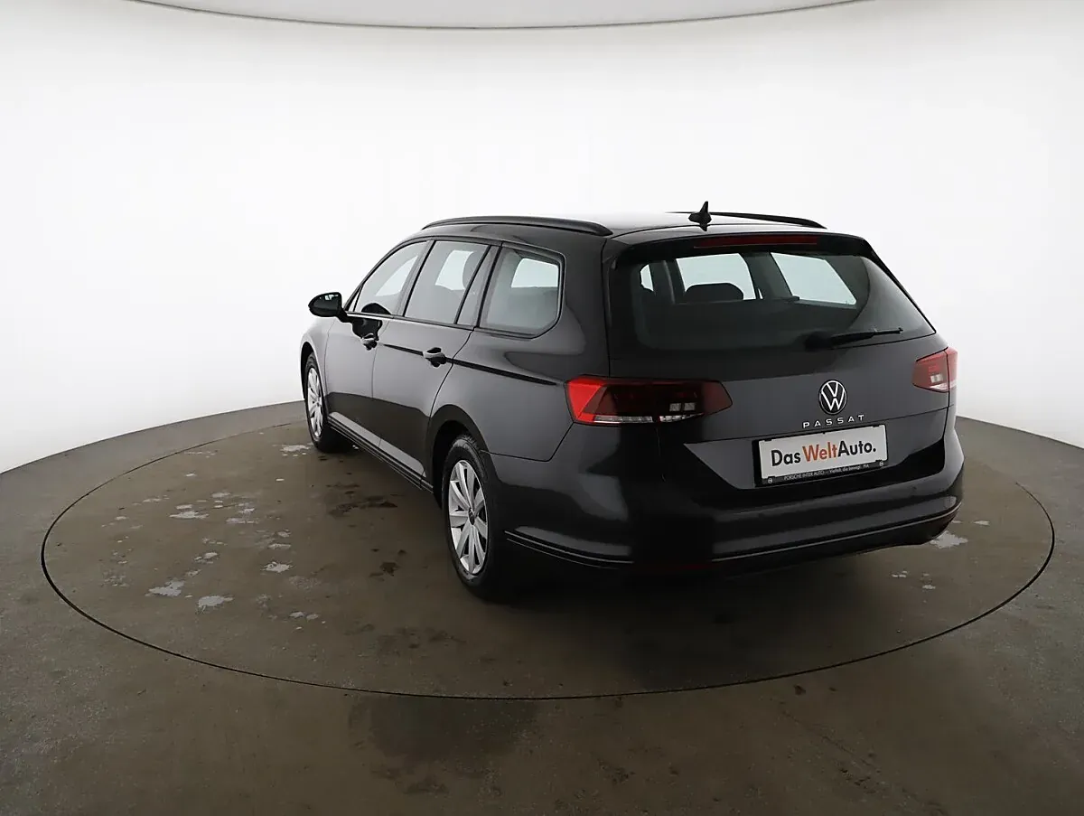 Volkswagen Passat 2022 photo 2