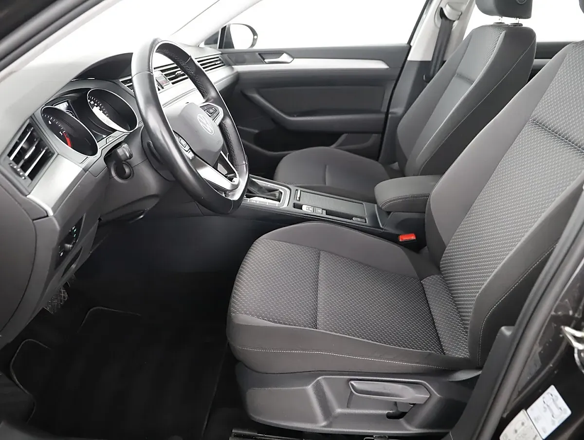 Volkswagen Passat 2022 photo 3