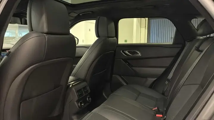 Land Rover Velar 2024 photo 4