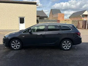 Opel Astra 2013 photo 2