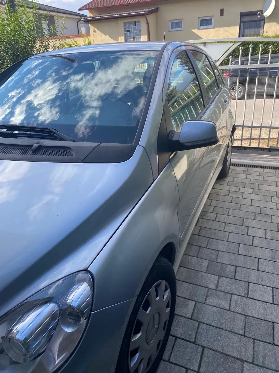 Mercedes-Benz B-Class 2010 photo 3