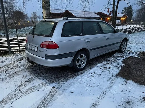 Toyota Avensis 2002 photo 3