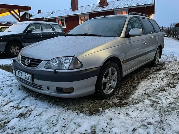 Toyota Avensis 2002 photo 2