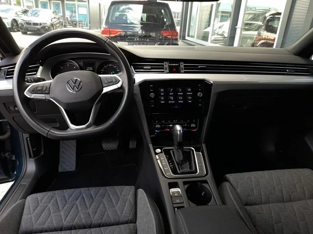 Volkswagen Passat 2023 photo 3