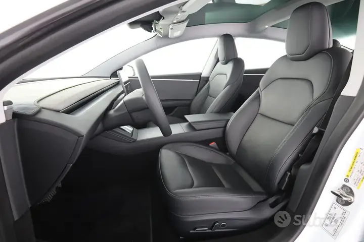 Tesla Model 3 2024 photo 2