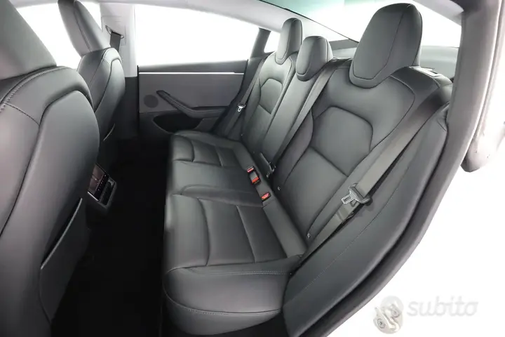 Tesla Model 3 2024 photo 3