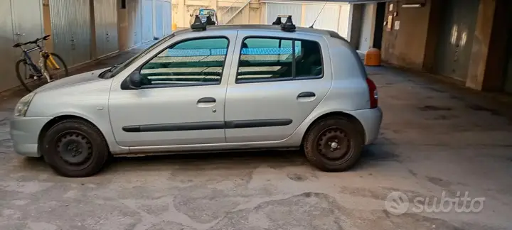 Renault Clio 2010 photo 3