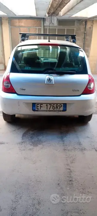 Renault Clio 2010 photo 2