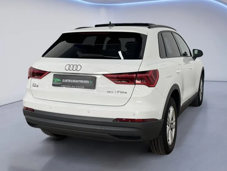 Audi Q3 2021 photo 2