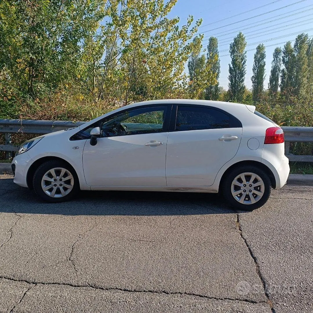 Kia Rio 2012 photo 2