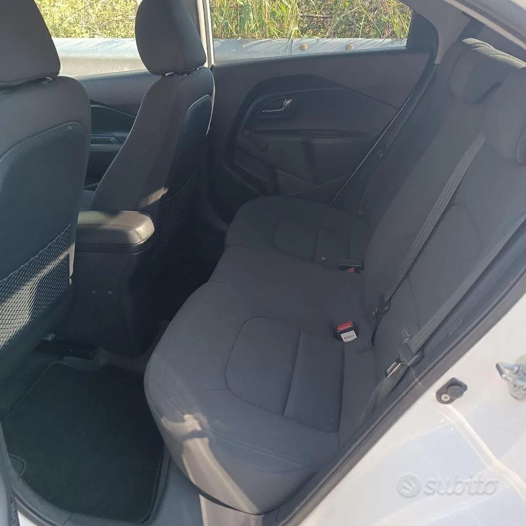 Kia Rio 2012 photo 5