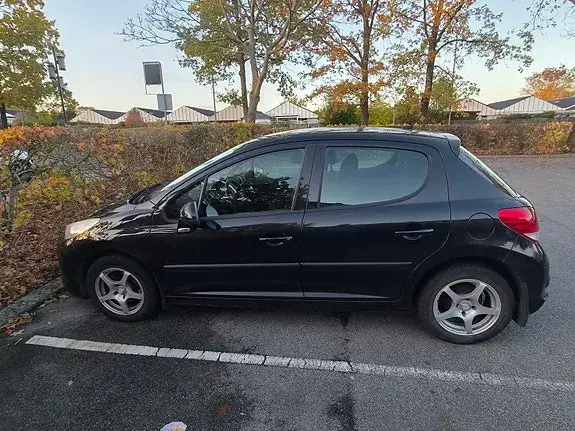 Peugeot 207 2010 photo 4