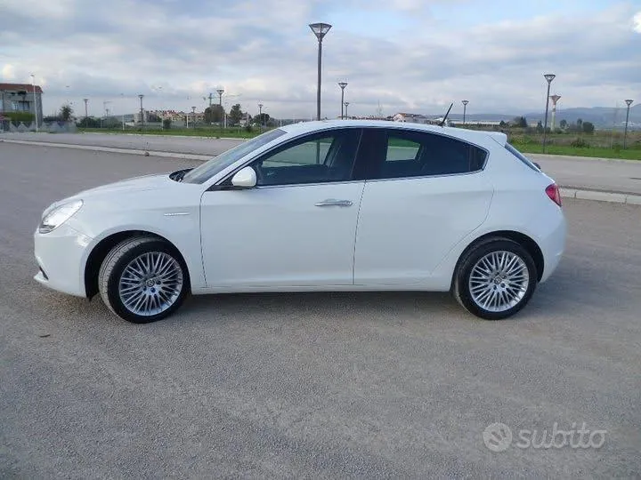 Alfa Romeo Giulietta 2011 photo 5