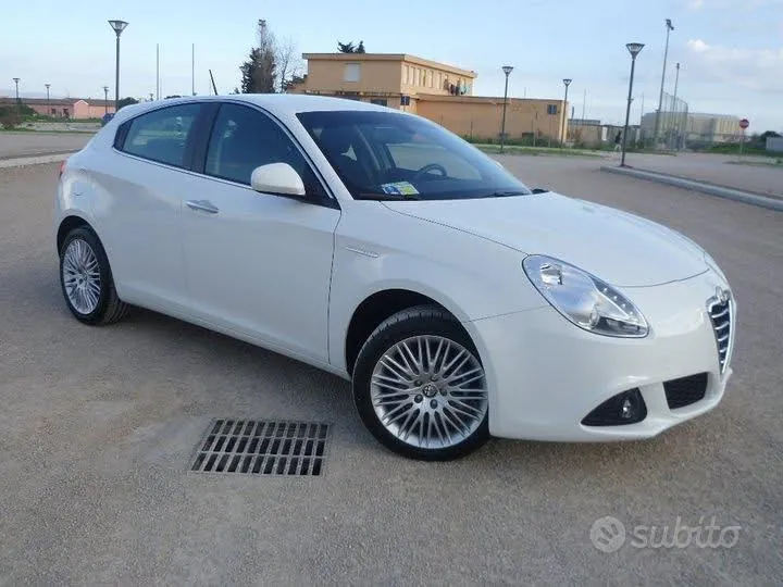 Alfa Romeo Giulietta 2011 photo 2