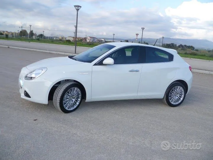Alfa Romeo Giulietta 2011 photo 3