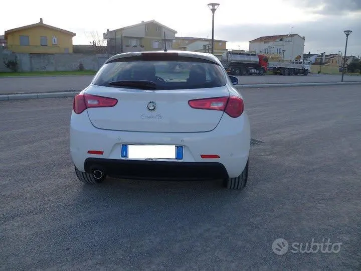 Alfa Romeo Giulietta 2011 photo 4