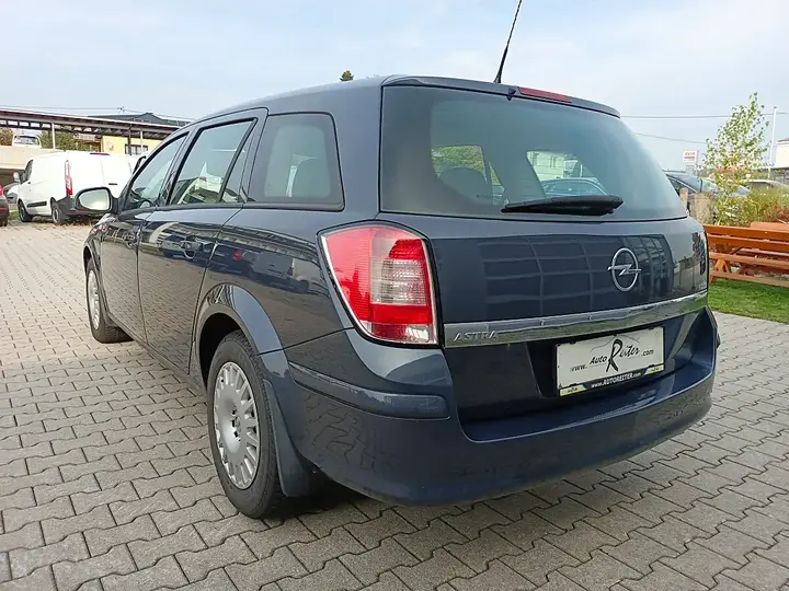 Opel Astra 2010 photo 3