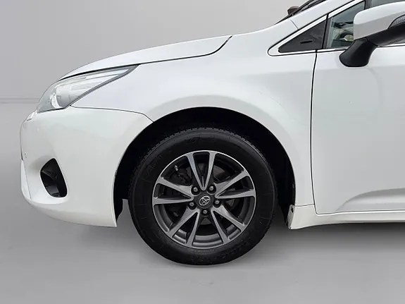 Toyota Avensis 2016 photo 3