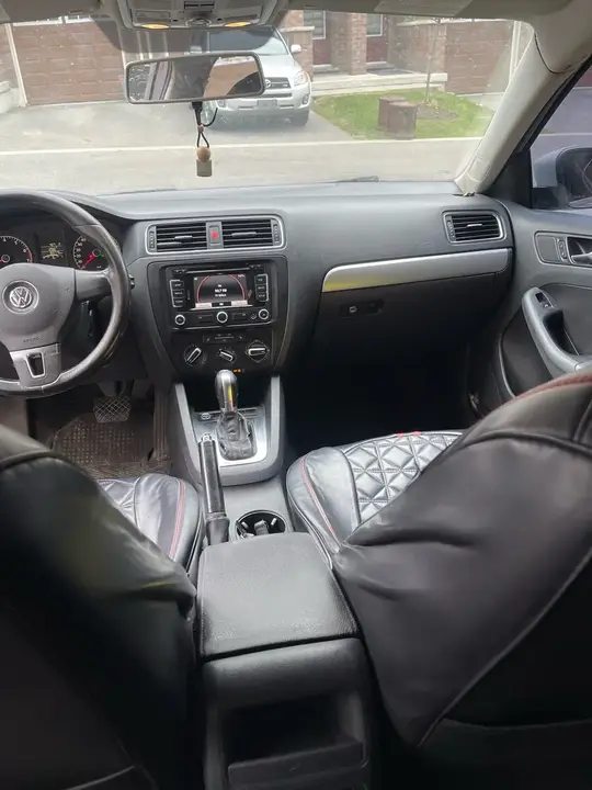 Volkswagen Jetta 2011 photo 2