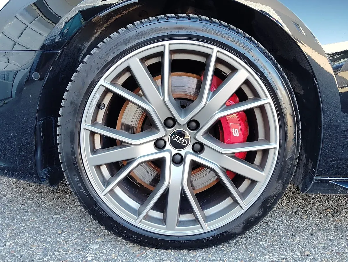 Audi A4 2023 photo 2
