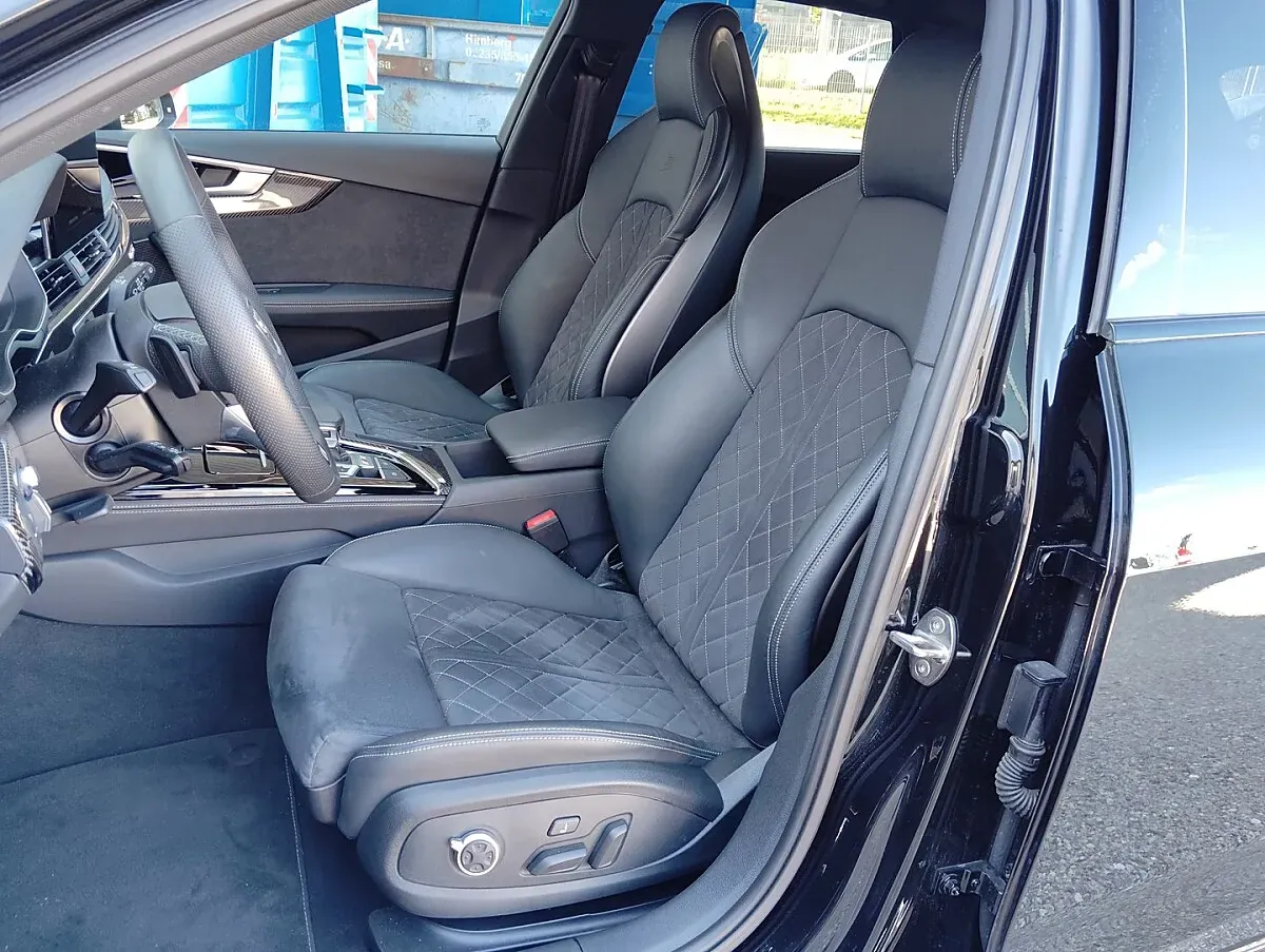 Audi A4 2023 photo 3