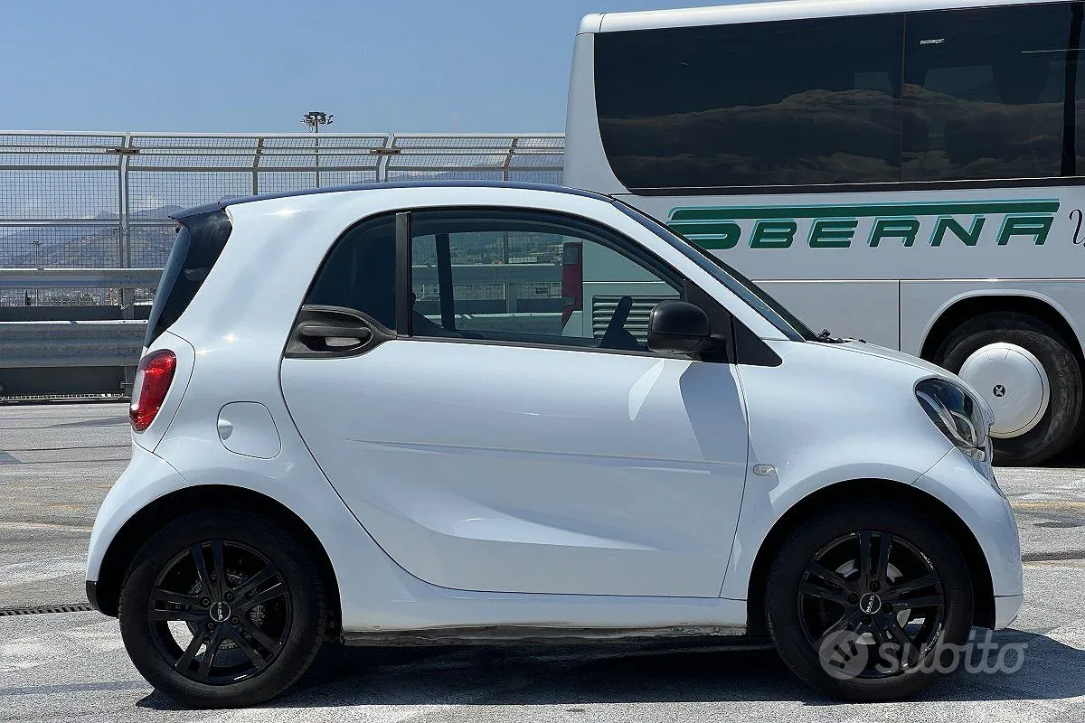 Smart Fortwo 2018 photo 4