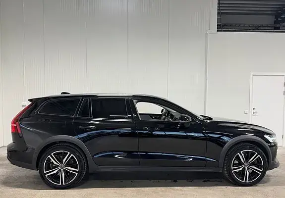 Volvo V60 Cross Country 2020 photo 2