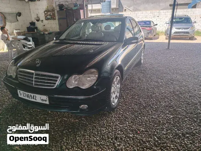 Mercedes-Benz C-Class 2006 photo 2