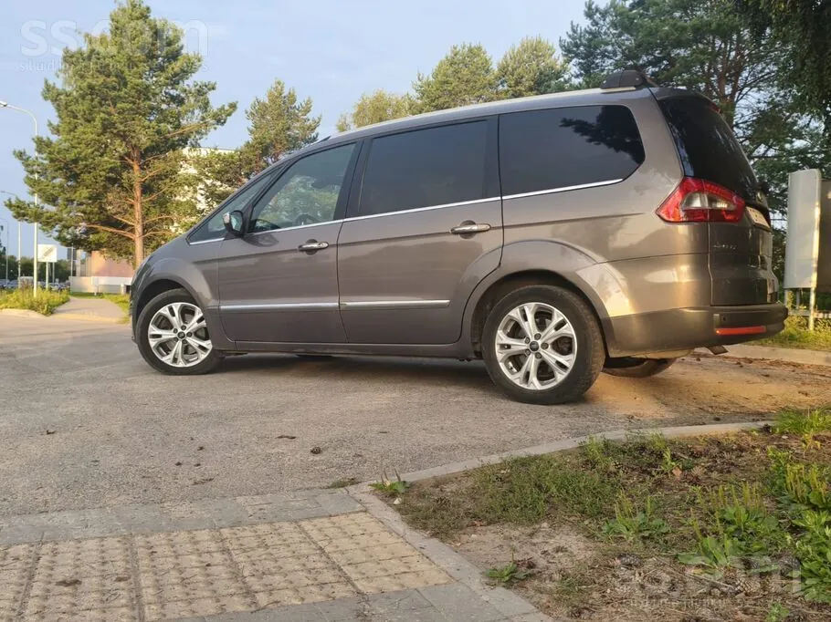 Ford Galaxy 2011 photo 4