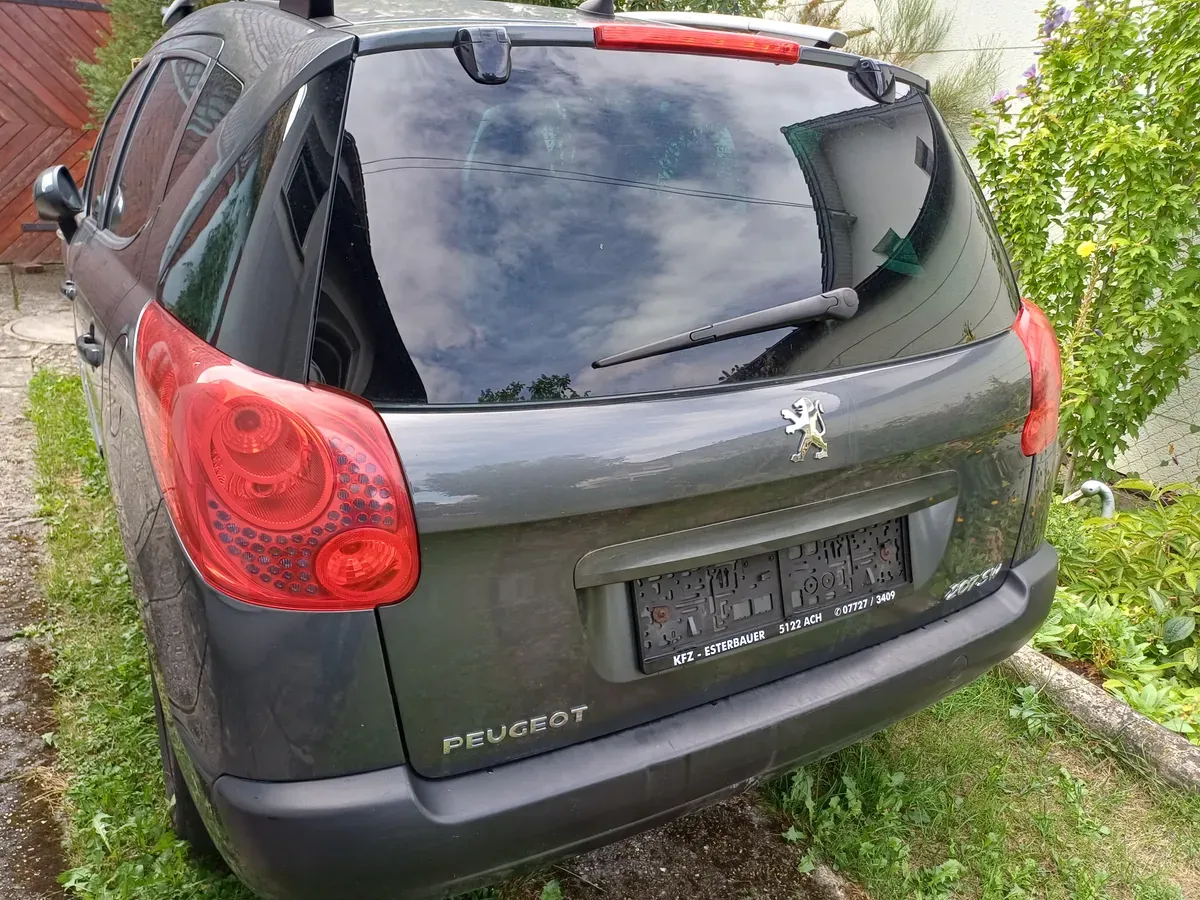 Peugeot 207 2010 photo 3