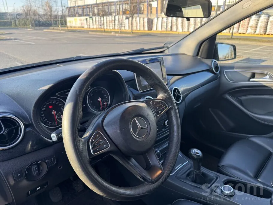 Mercedes-Benz B160 2018 photo 5