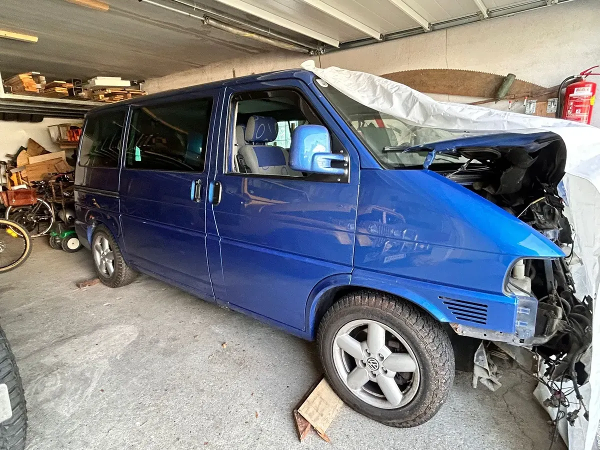 Volkswagen T4 1999 photo 2