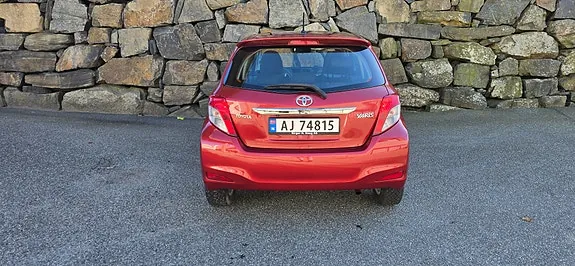 Toyota Yaris 2012 photo 4