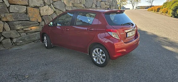 Toyota Yaris 2012 photo 3