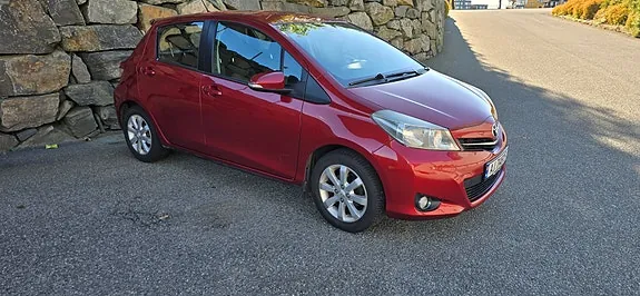 Toyota Yaris 2012 photo 2