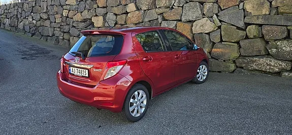 Toyota Yaris 2012 photo 5