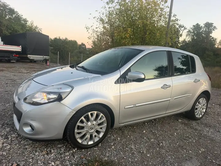 Renault Clio 2010 photo 4