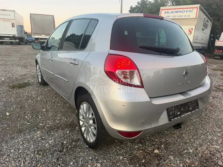 Renault Clio 2010 photo 2