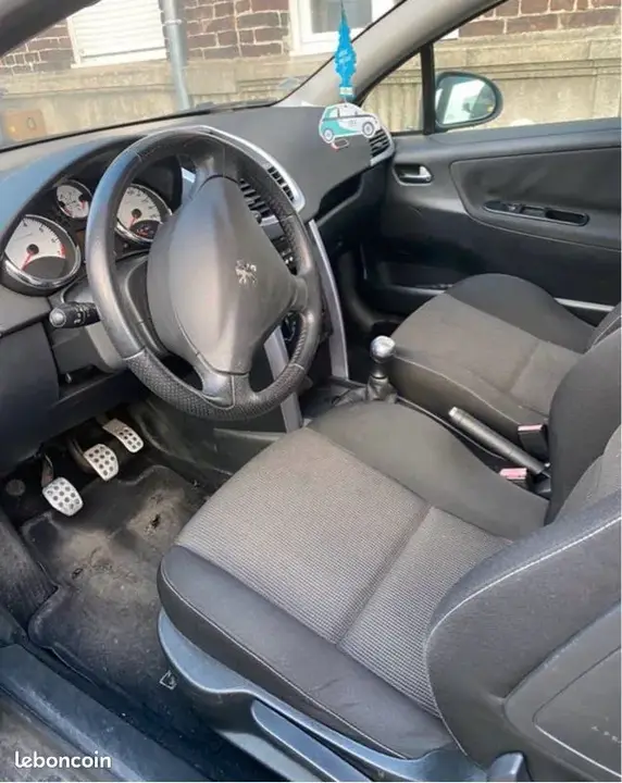 Peugeot 207 2008 photo 2