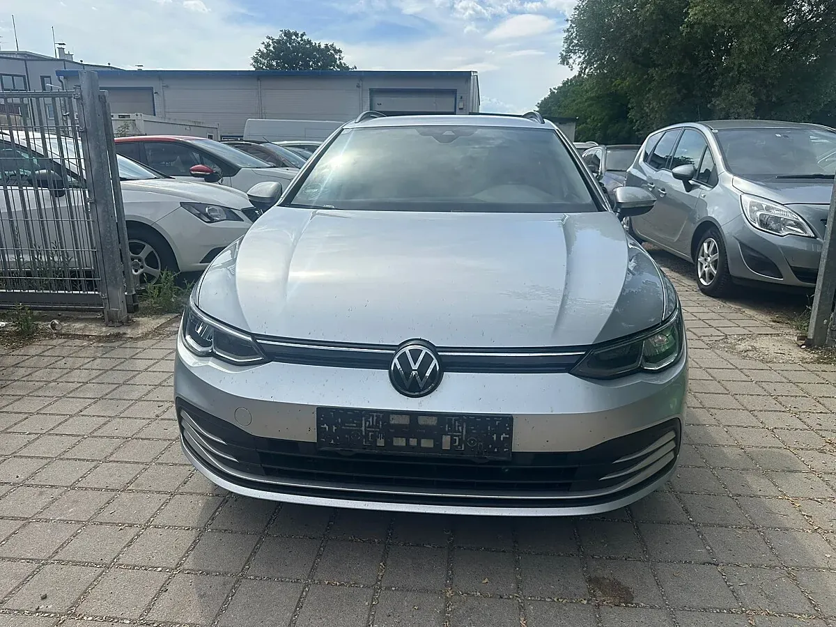 Volkswagen Golf 2023 photo 2