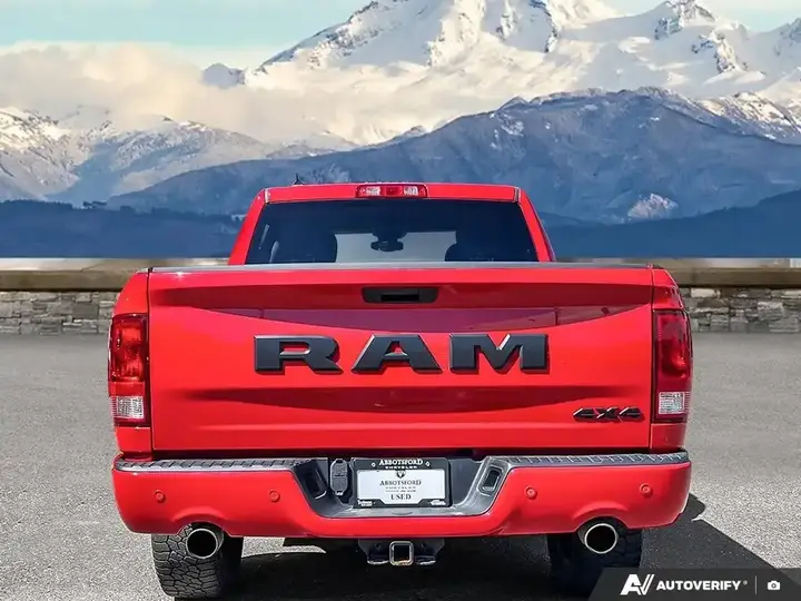 Ram 1500 Classic Crew Cab 2023 photo 5